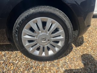 /photos/9811/1f7e8dd7-3672-361d-dbf7-5f8407e5139f_i320x240.jpg